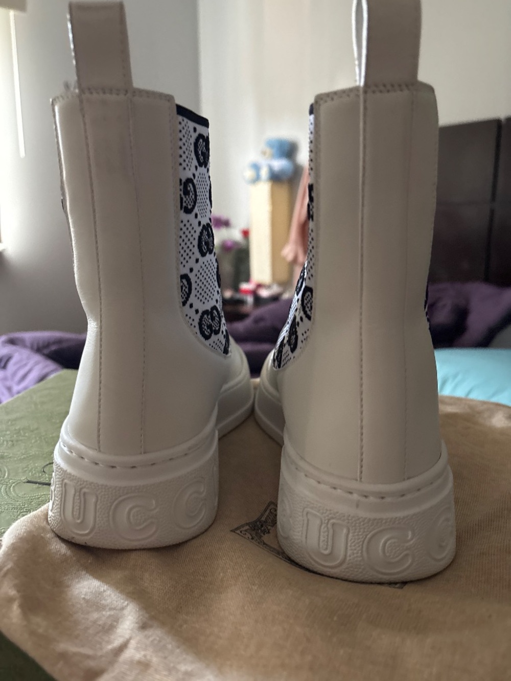 White Gucci boot - Picture 2 of 4
